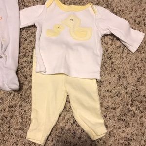 Gender Neutral Carters Lot. 2 sleepers & 1 Outfit